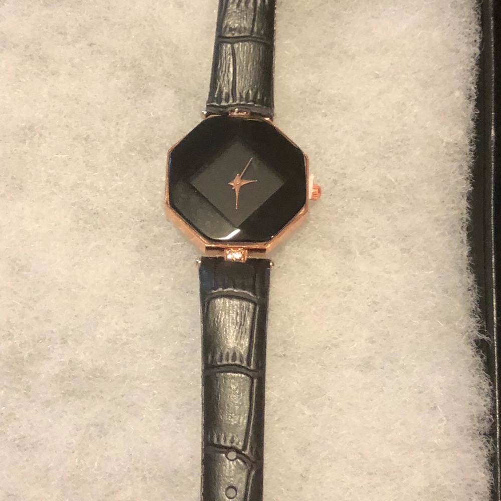 Watch - Picture 2 of 5